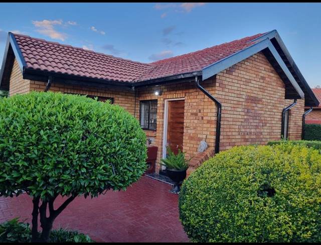 3 BEDROOM HOUSE FOR SALE IN SPRUITVIEW